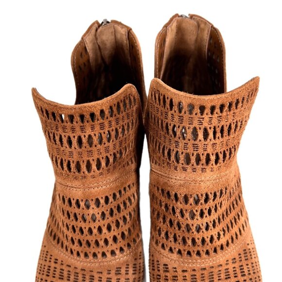 Vince Camuto Boots Womens Sz 7.5 Shoes Leather Ankle Booties Block Heel Pierced - Picture 2 of 12